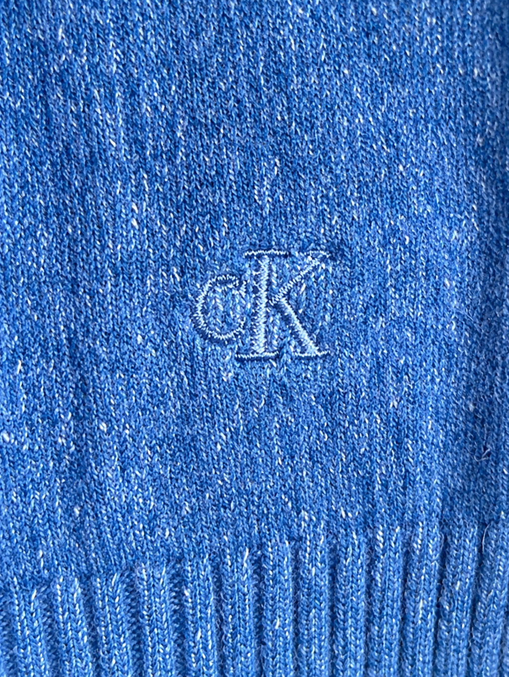 Colour: Royal Blue | Close-up of embroidered CK logo and knit texture
